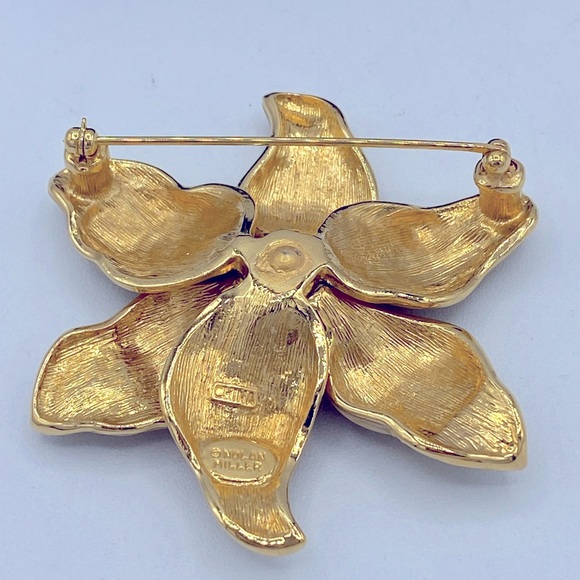 Vintage Nolan Miller Gold Tone Creamy Enamel And Clear Rhinestones Floral Brooch - Picture 3 of 9